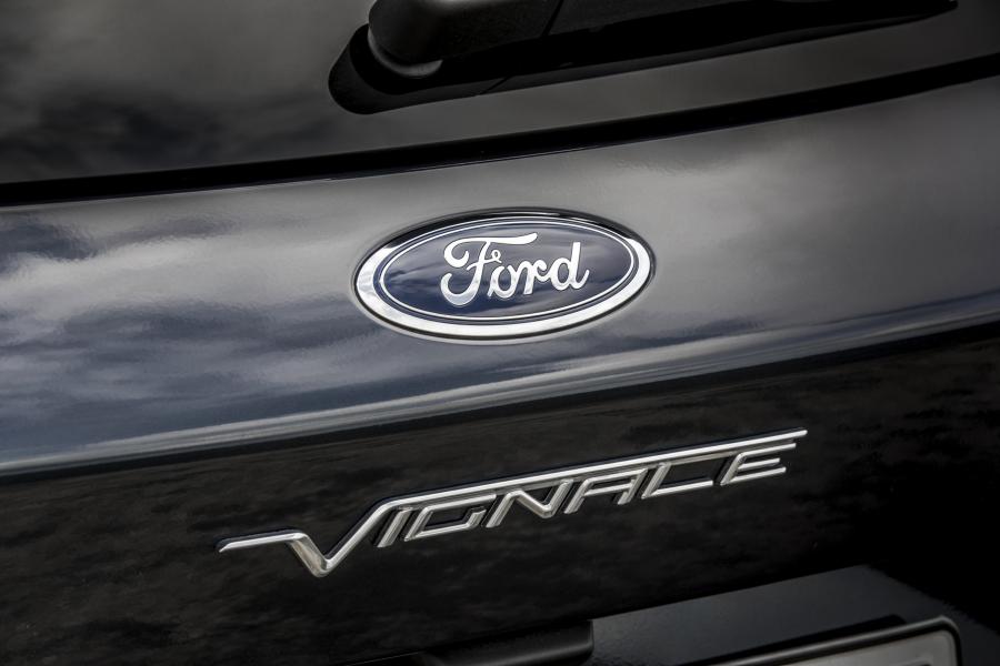 Логотип Ford Kuga Vignale EcoBlue Hybrid 2020 года  (EU) (фото 9 из 48)